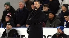 Van Nistelrooy trừng phạt 1 cầu thủ Leicester vì ngủ quên